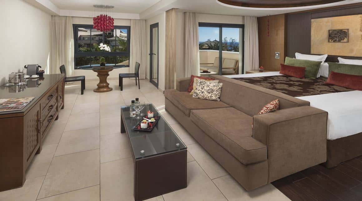 rooms-dlm--double-deluxe-lateral-sea-view