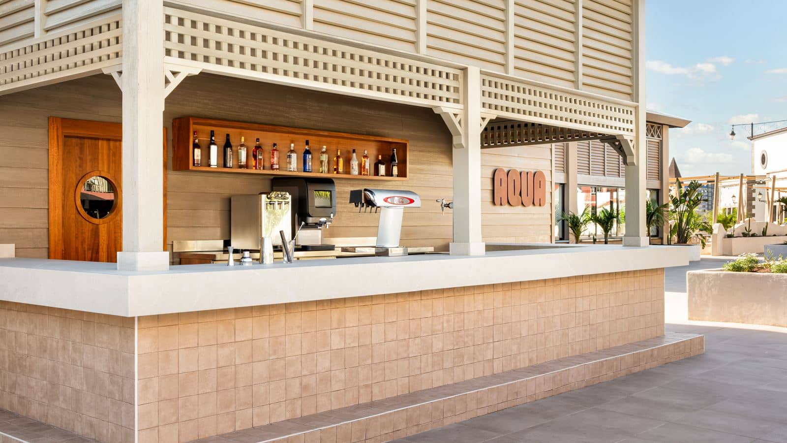 bars-aqua-pool-bar