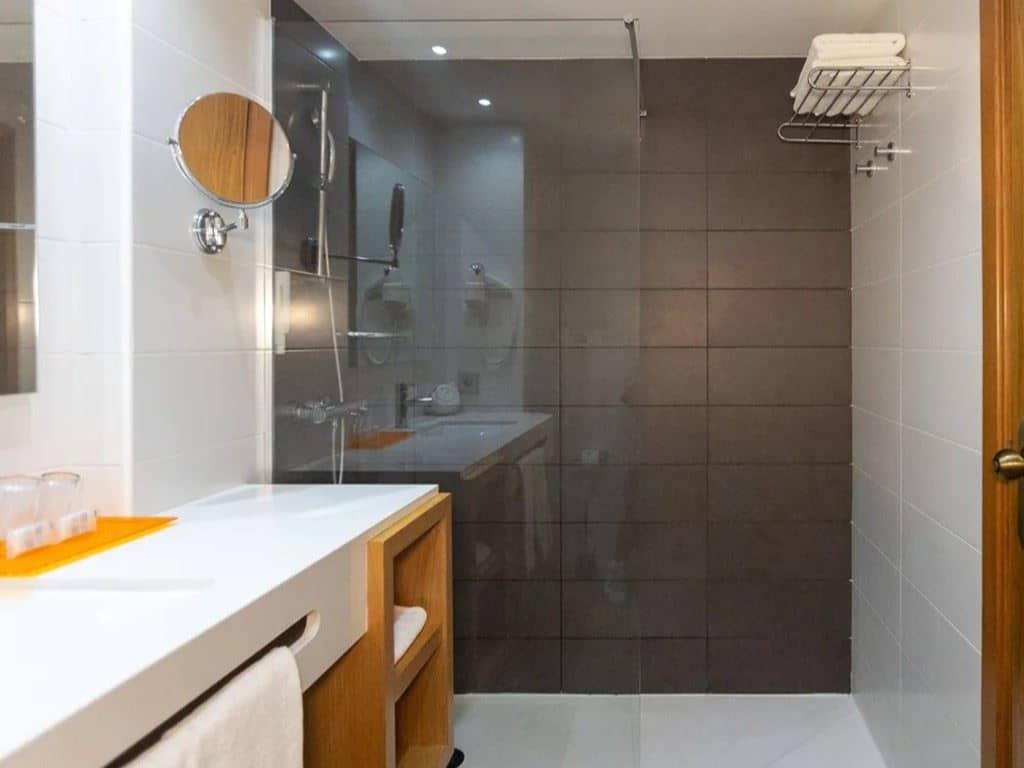 rooms-double-single-use--balcony-or-terrace