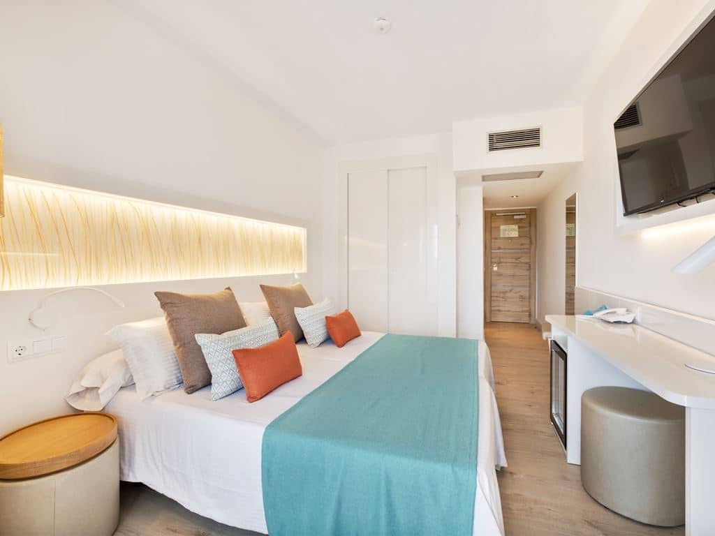 rooms-twin-room-balcony-or-terrace