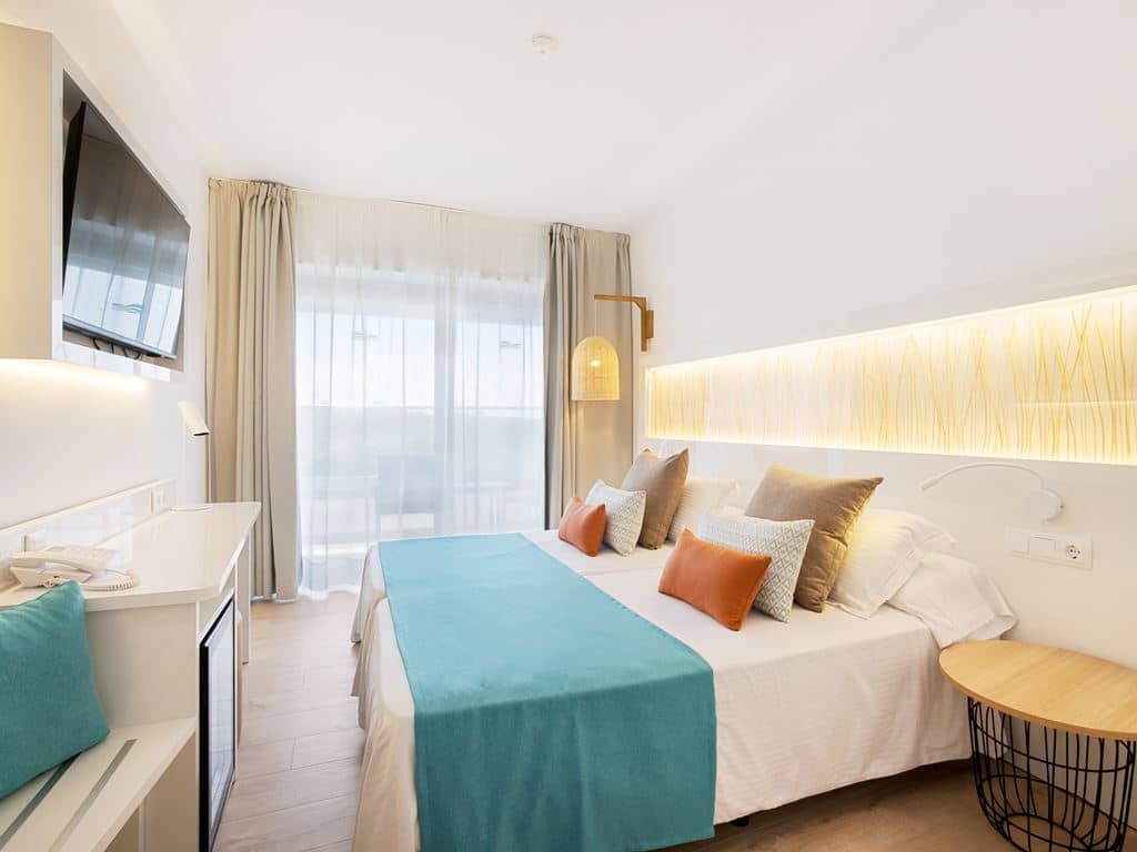 rooms-twin-room-balcony-or-terrace