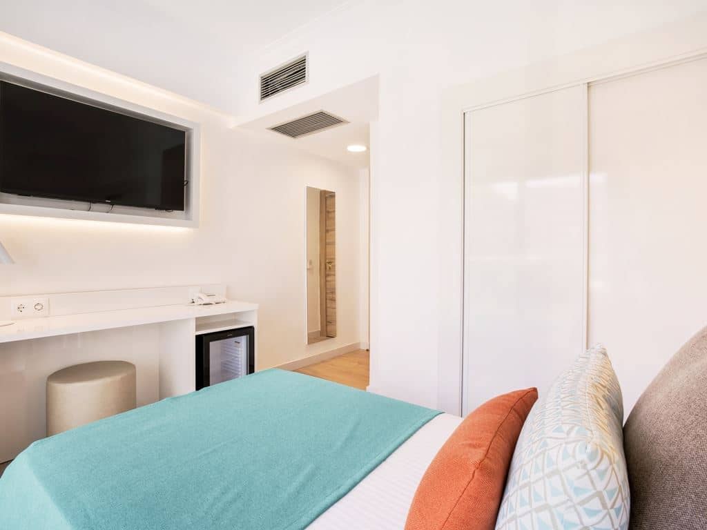 rooms-single-room-balcony-or-terrace