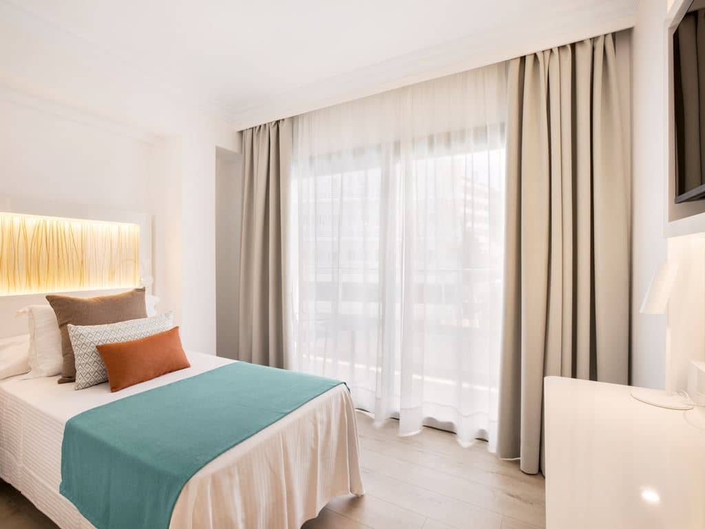 rooms-single-room-balcony-or-terrace
