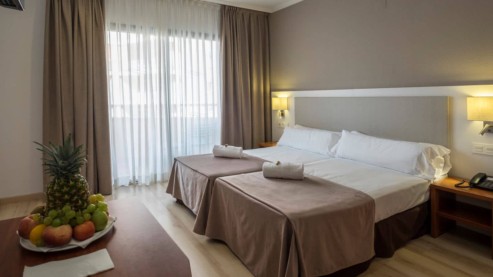 rooms-standard-room-balcony-or-terrace
