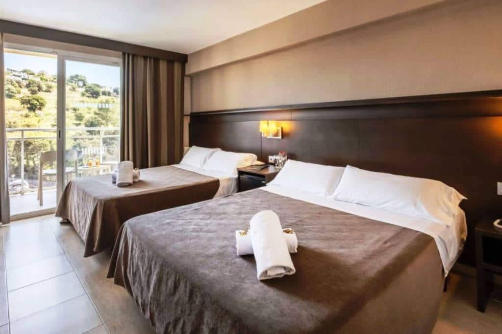 rooms-standard-room-balcony-or-terrace