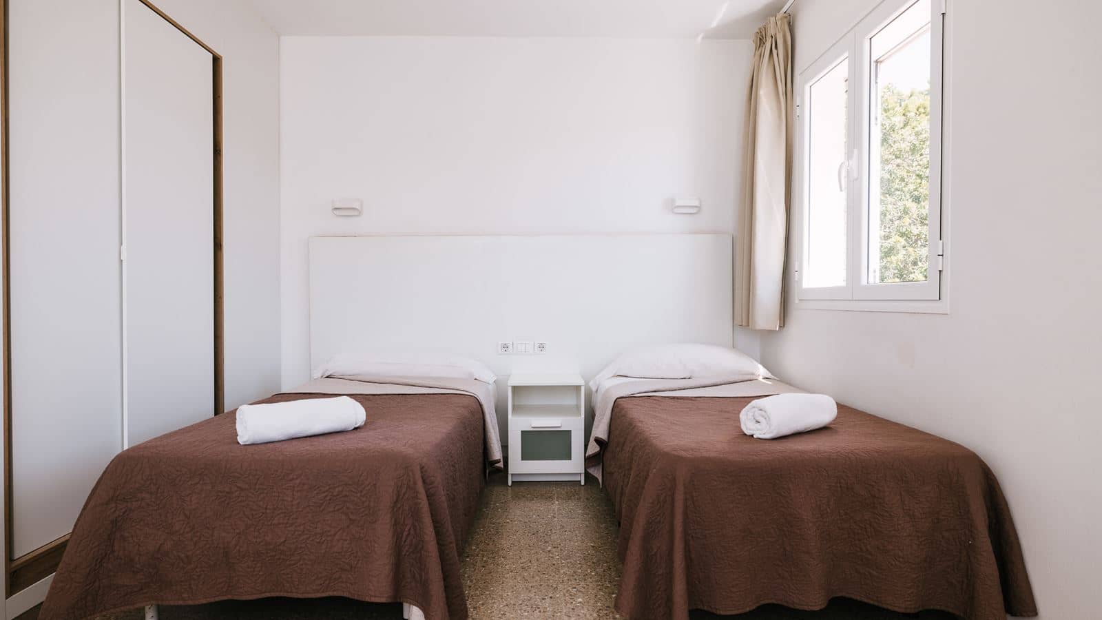 rooms-1-bedroom-apartment-balcony-or-terrace