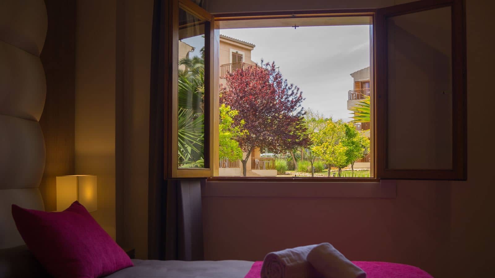 rooms-1s--premium-room