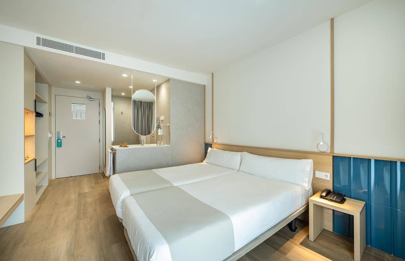 rooms-m-room-with-terrace