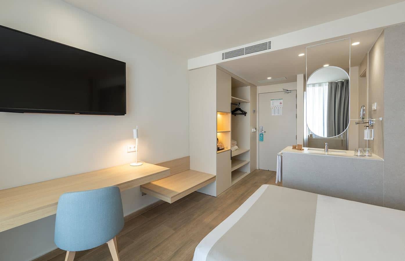 rooms-l-room-with-terrace