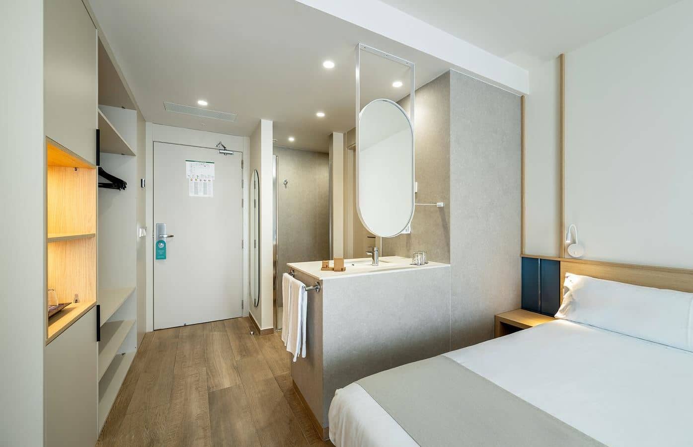 rooms-l-room-with-terrace