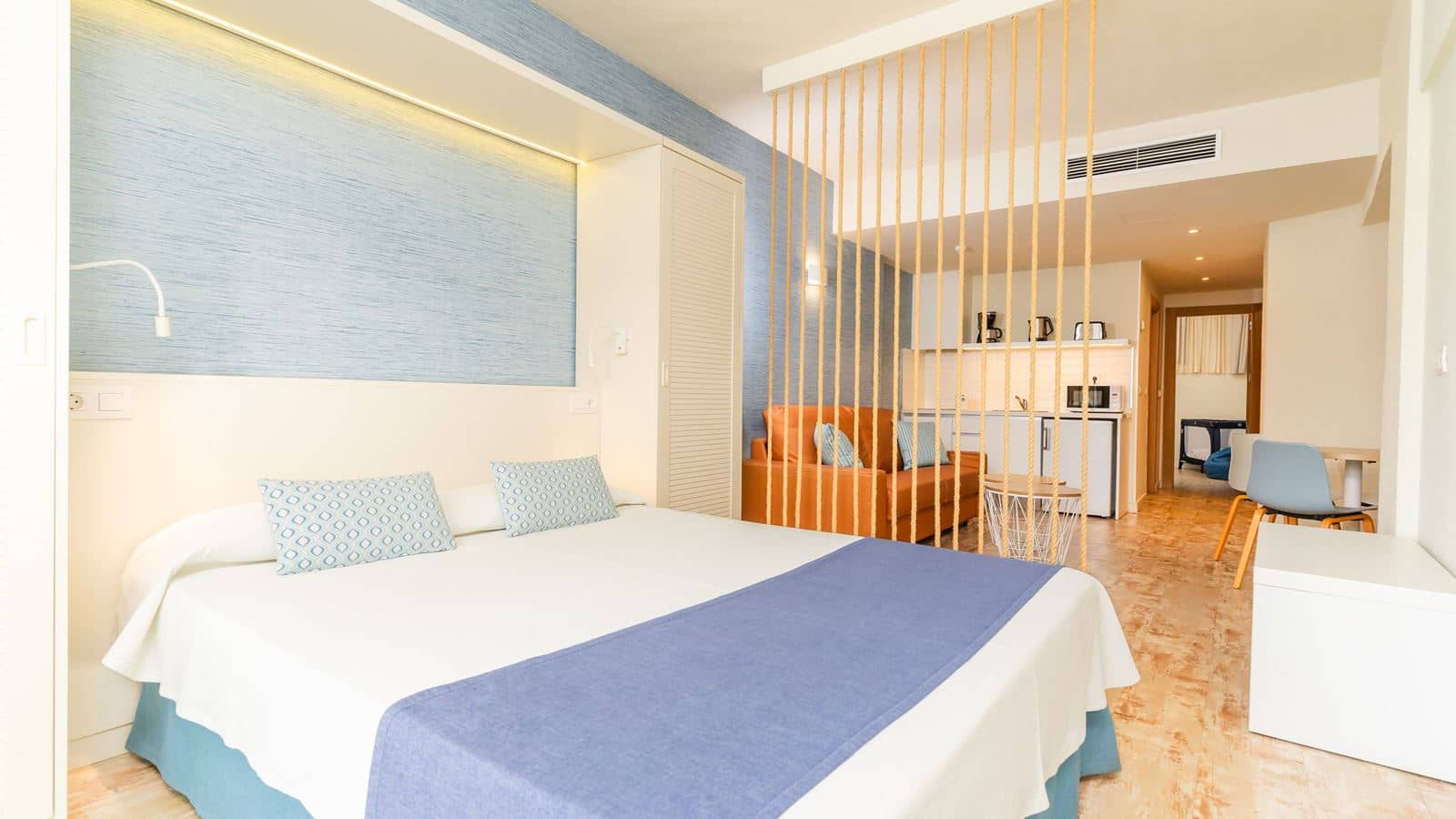 rooms-apartment-1-bedroom-family