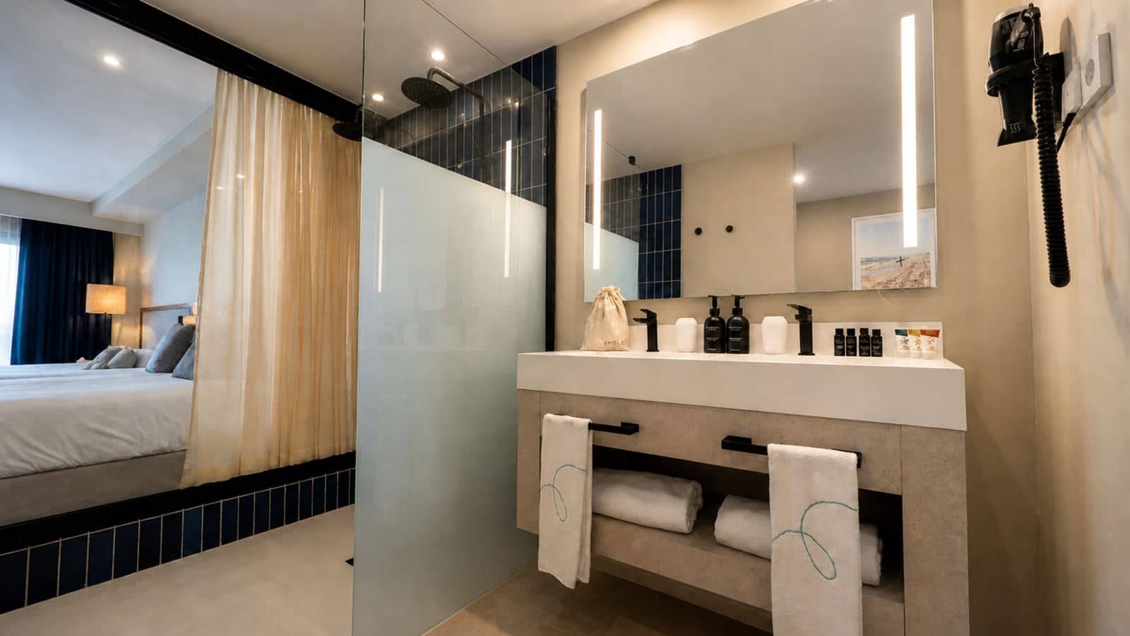 rooms-junior-suite-swim-up-emblem-adults-only-16+--jssue