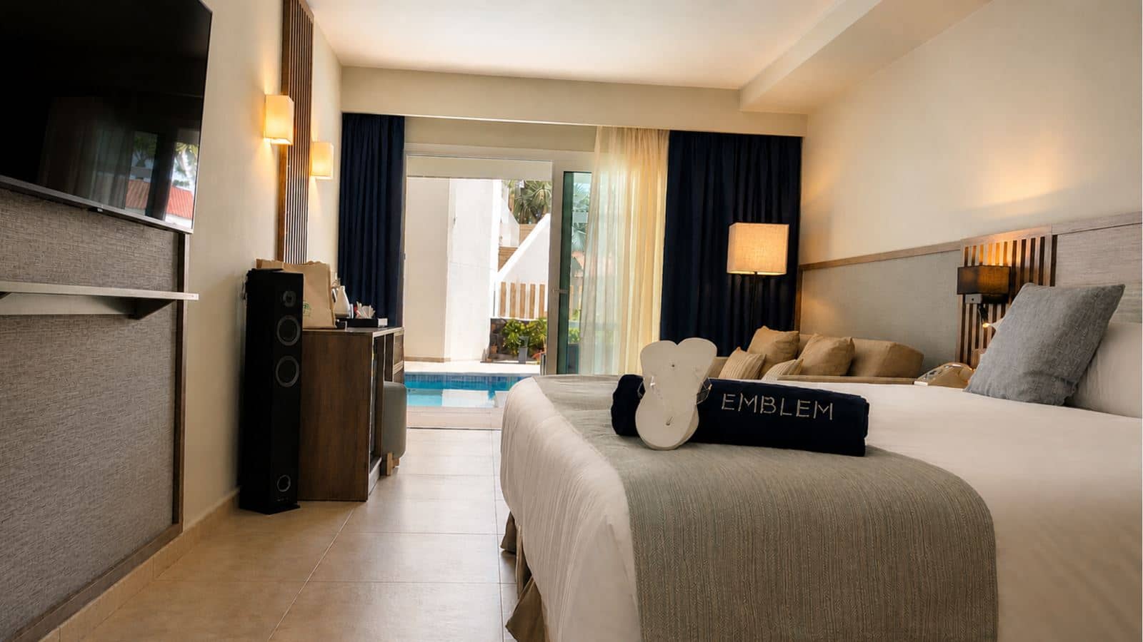 rooms-junior-suite-swim-up-emblem-adults-only-16+--jssue