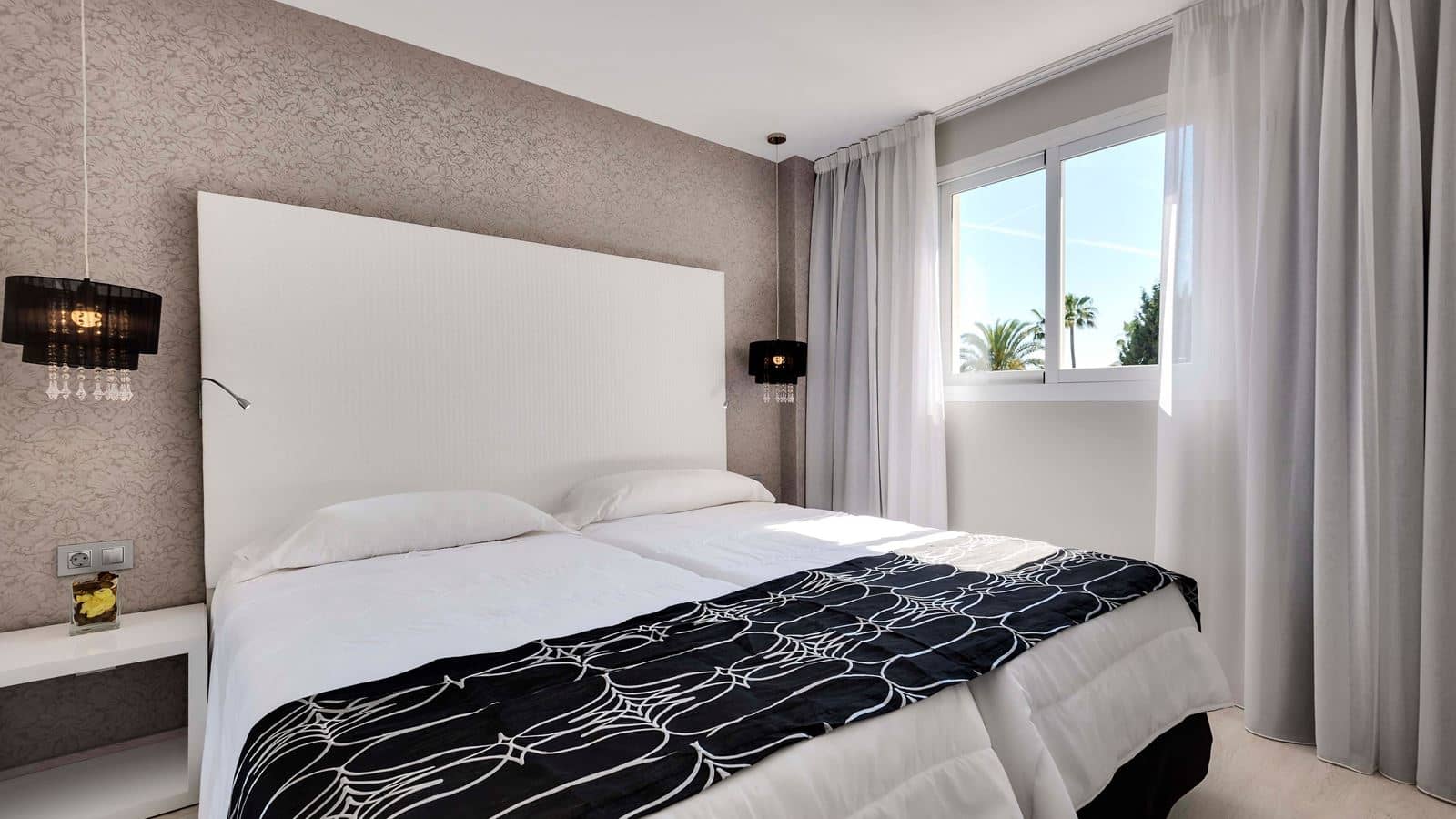 rooms-suite-with-balcony-s-suite