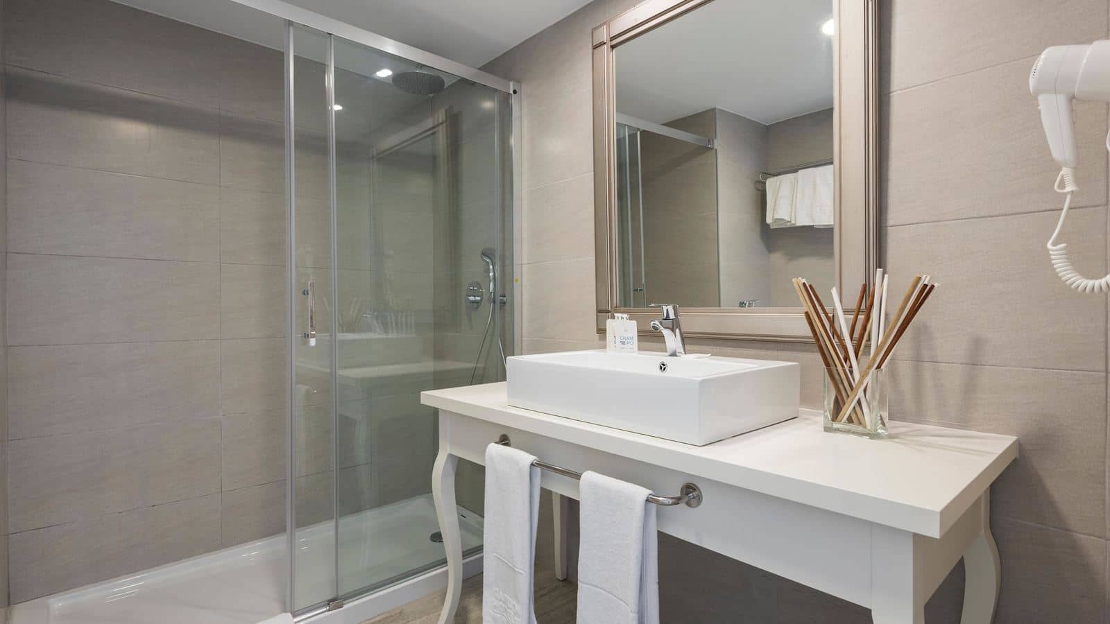rooms-suite-with-balcony-s-suite