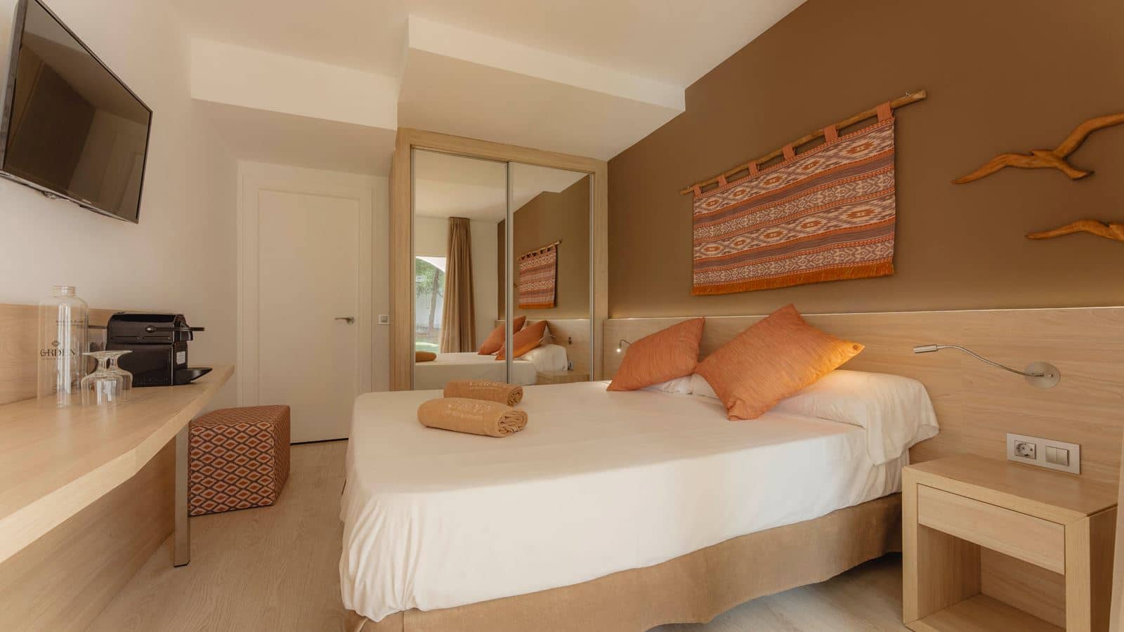 rooms-double-single-use-balcony