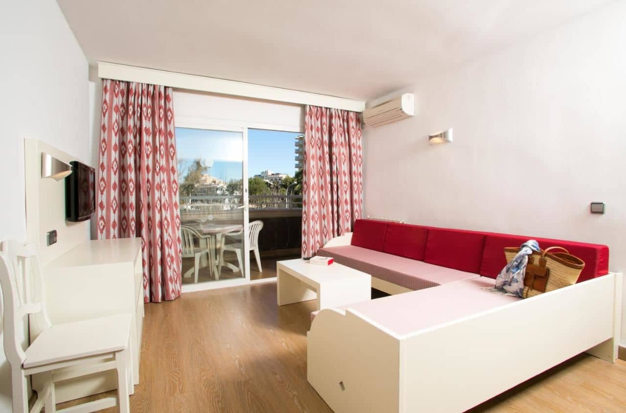 rooms-standard-apartment-balcony-or-terrace