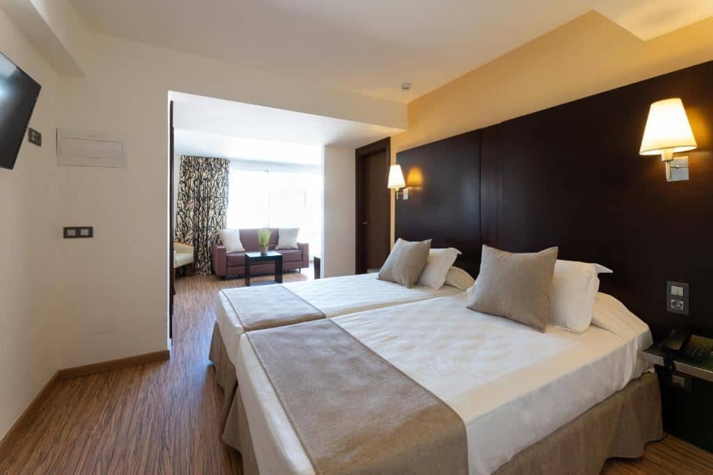 rooms-family-room