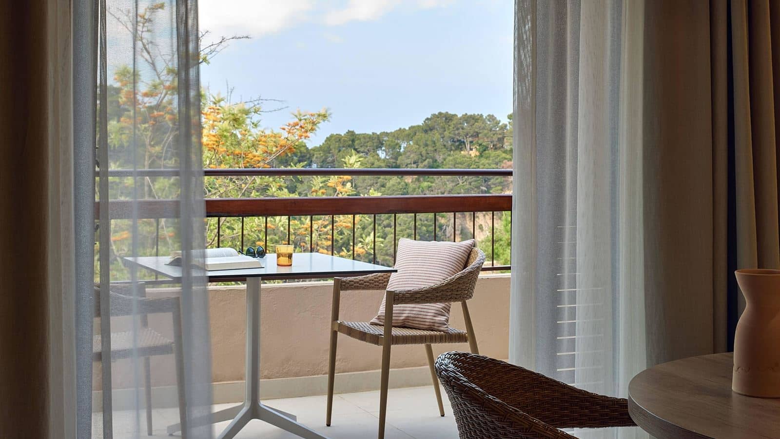 rooms-suite-zel-garden-view-with-kitchen