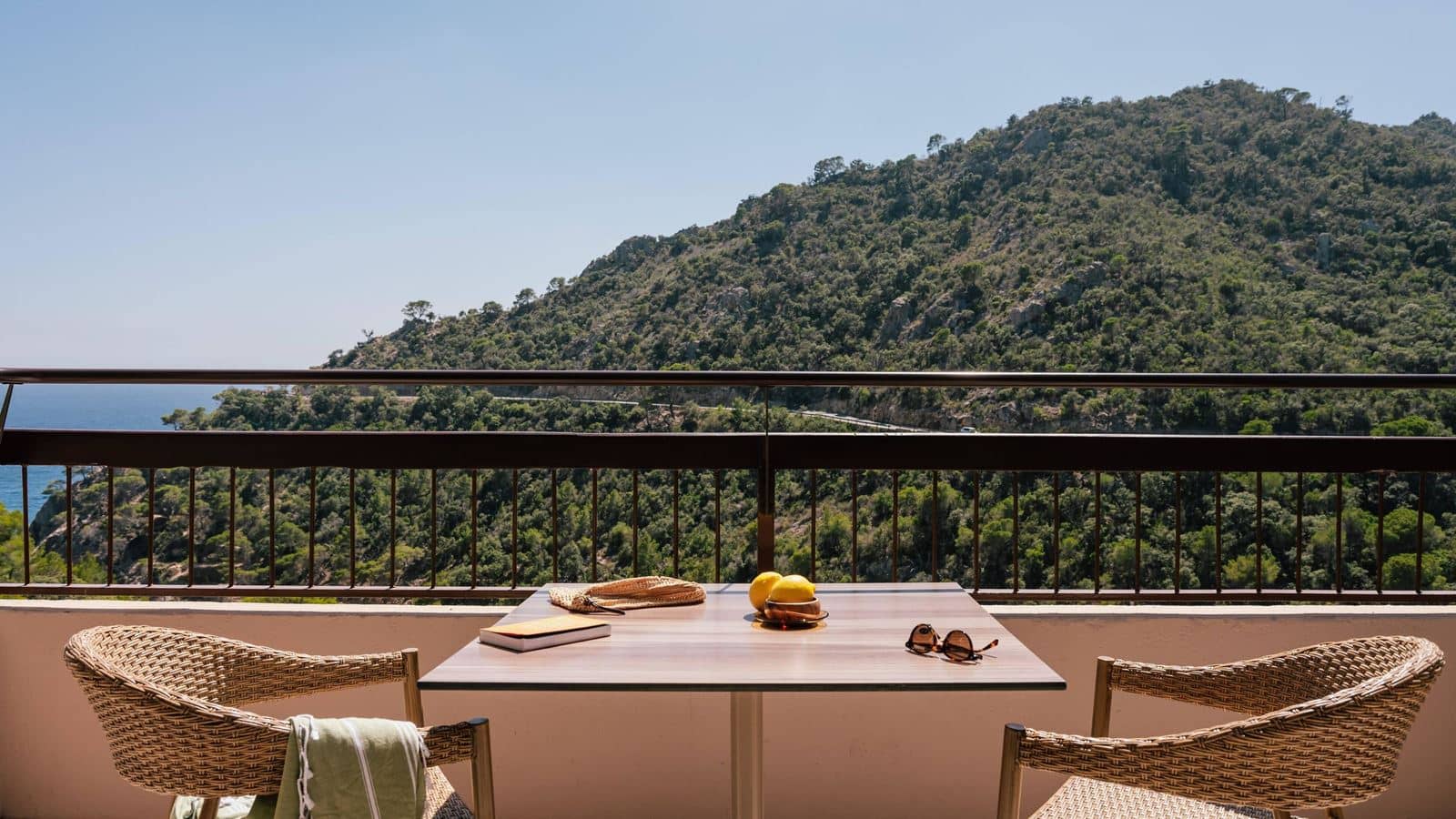 rooms-suite-zel-mediterranean-view-with-kitchen