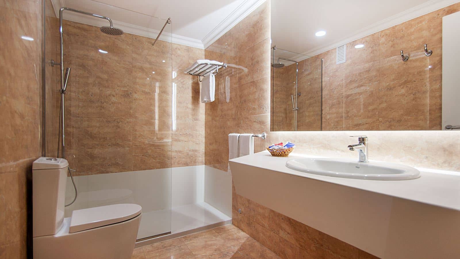 rooms-double-standard-family-room-balcony