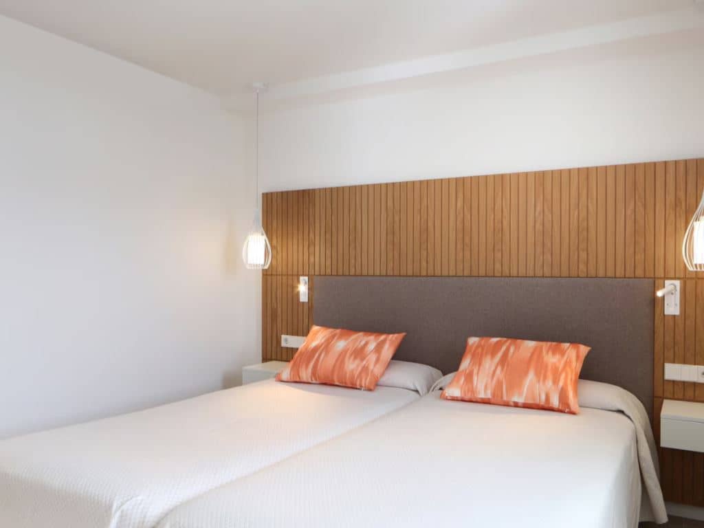 rooms-family-room