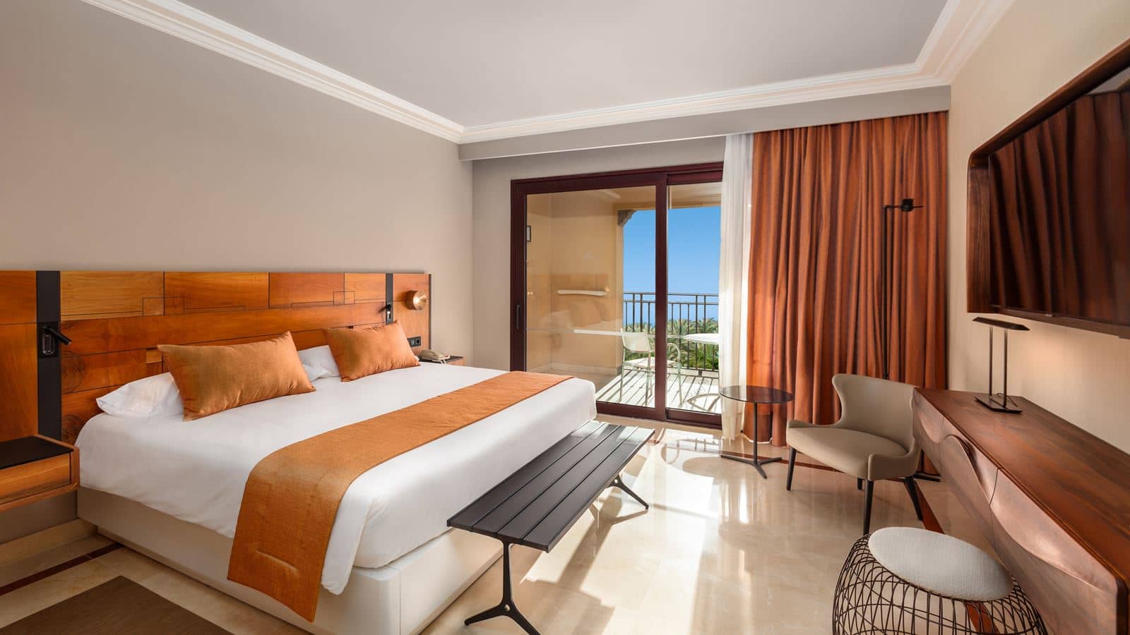 rooms-spv-double-supreme-pool-view-balcony
