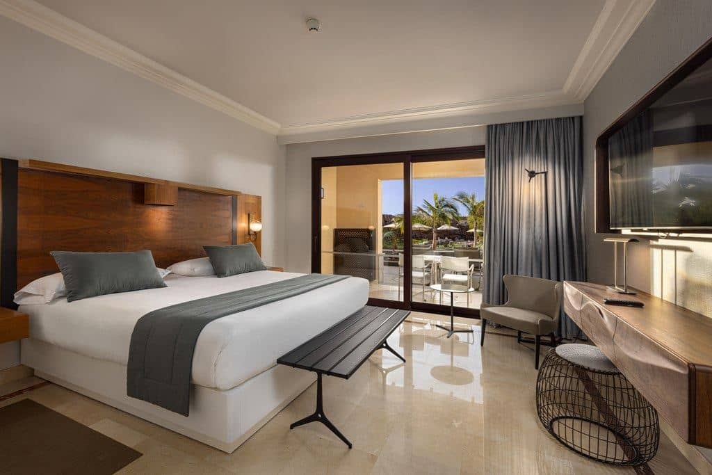 rooms-pp-double-premium-swimup-pool-terrace