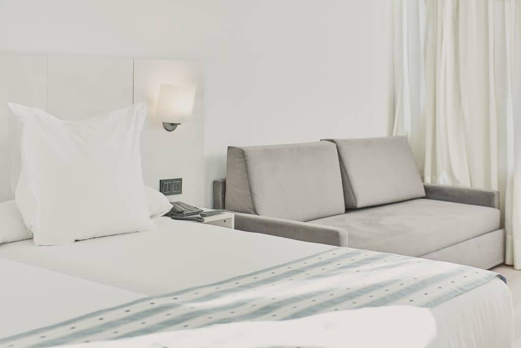 rooms-family-suite-with-balcony-or-terrace