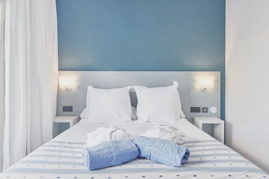 rooms-family-suite-with-balcony-or-terrace