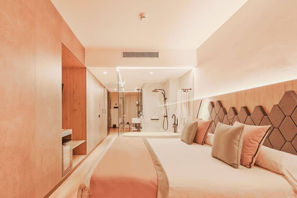 rooms-junior-suite-sea-view-with-balcony-or-terrace