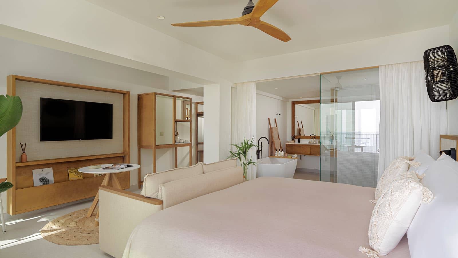 rooms-junior-suite-the-reserve-sea-view