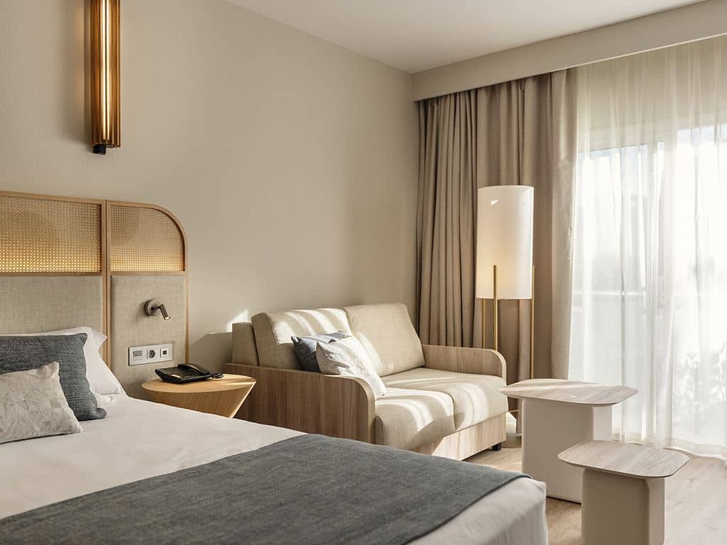 rooms-superior-family-room-with-balcony-or-terrace