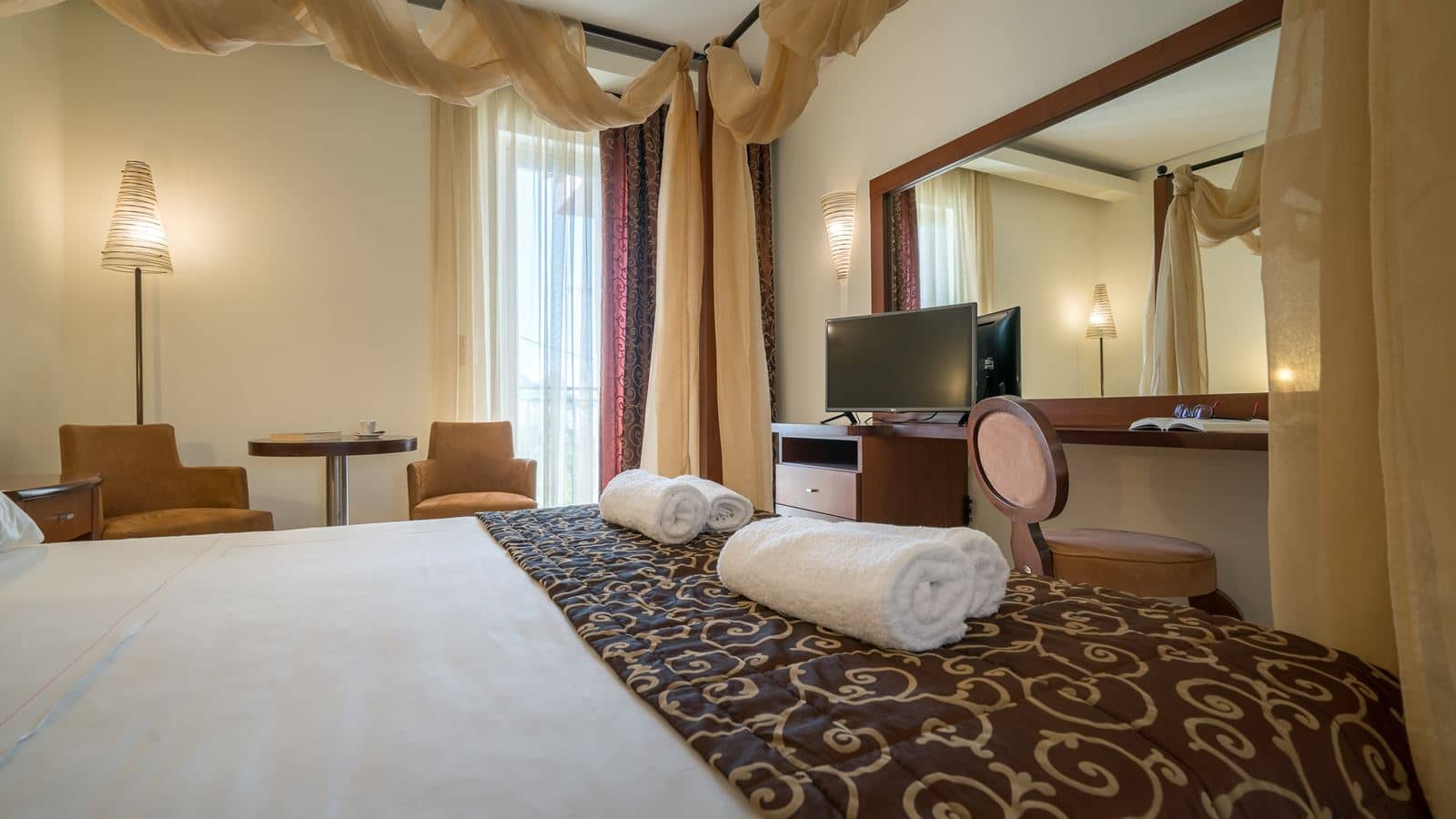 rooms-superior-room