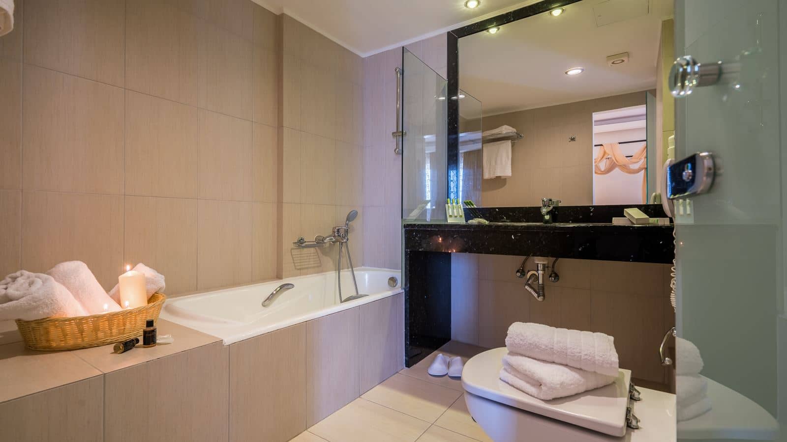 rooms-superior-room