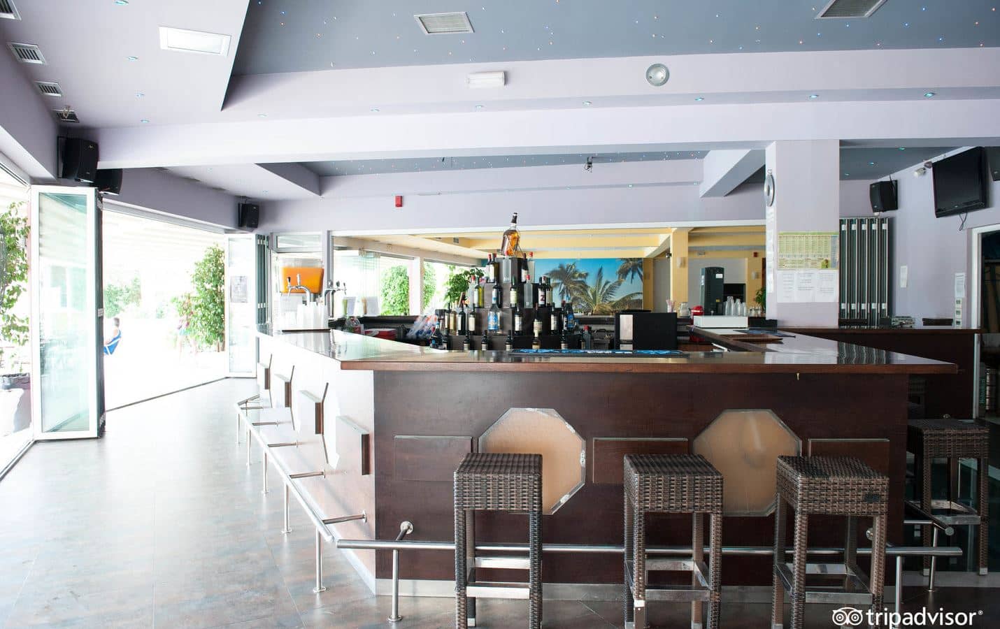bars-main-bar