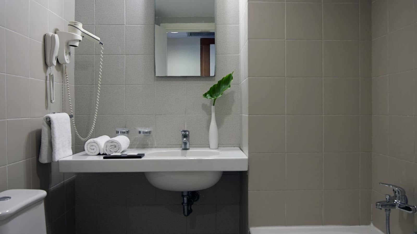rooms-superior-double-twin-small-balcony