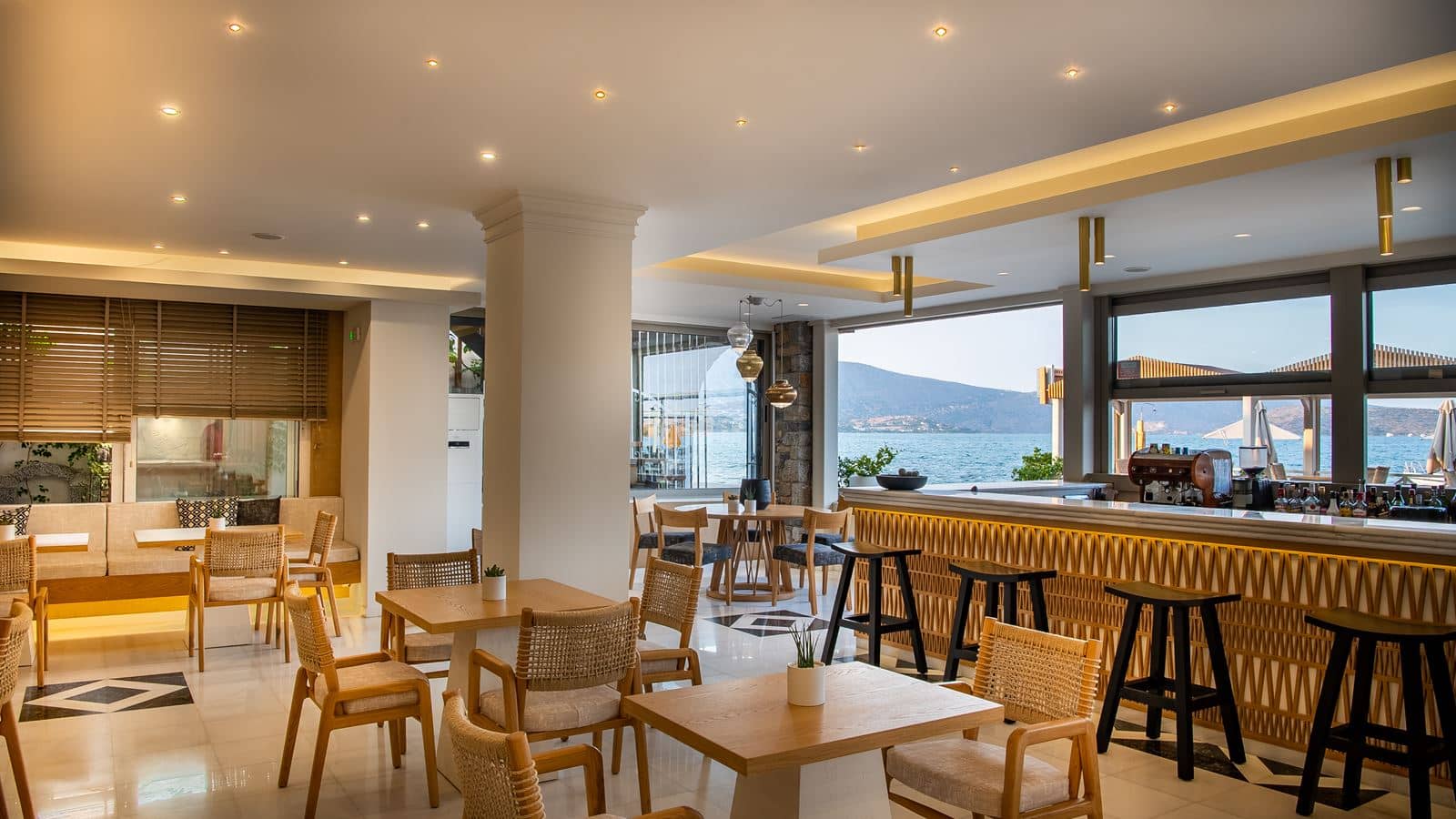 restaurants-main-restaurant-for-breakfast