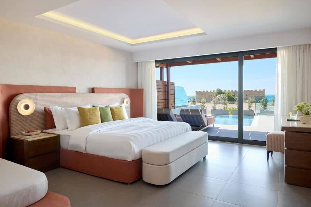 rooms-superior-junior-suite-with-private-pool--partial-sea-view