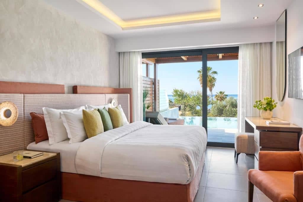 rooms-junior-suite-with-private-pool--partial-sea-view