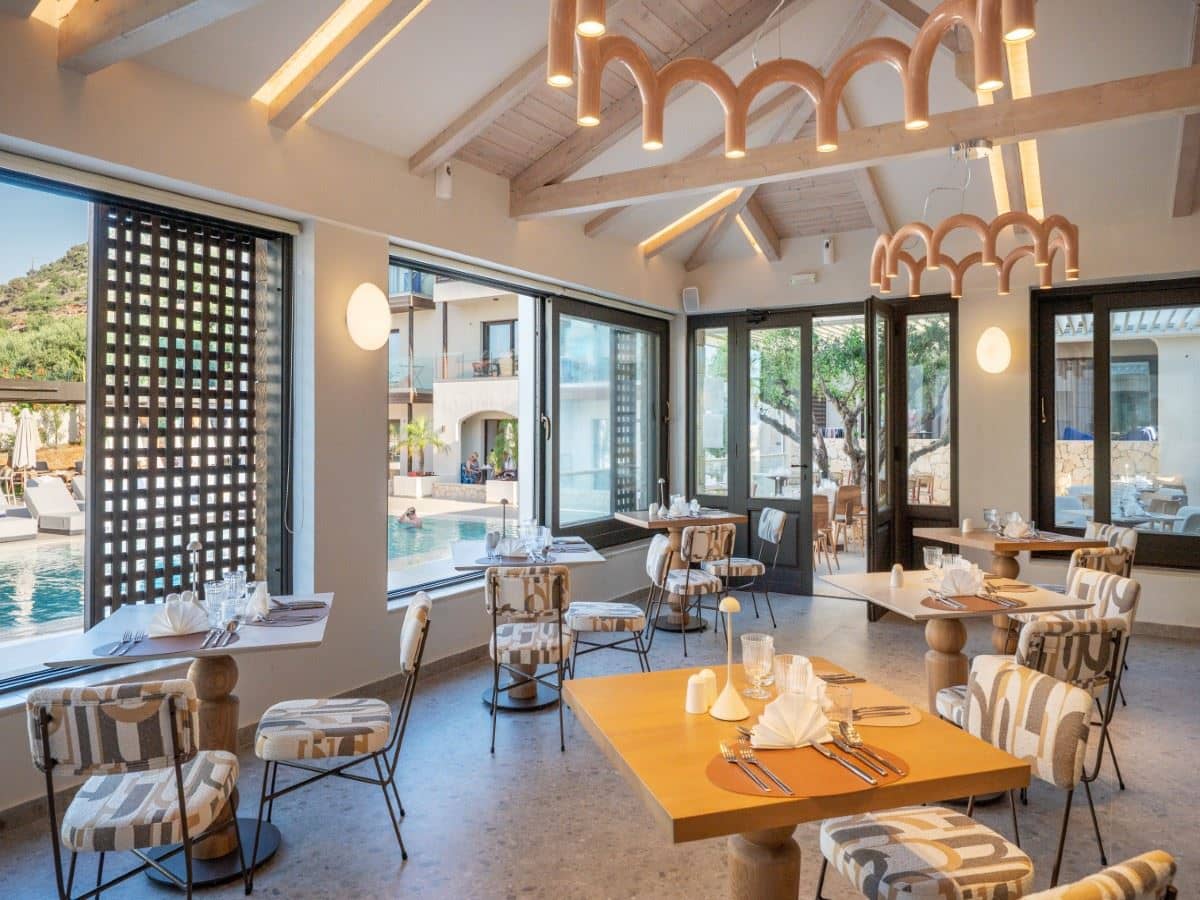 restaurants-main-restaurant-at-cactus-village