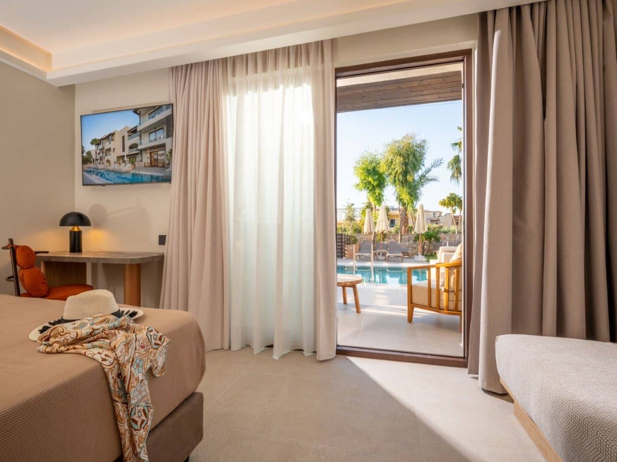 rooms-family-room-open-plan-shared-pool