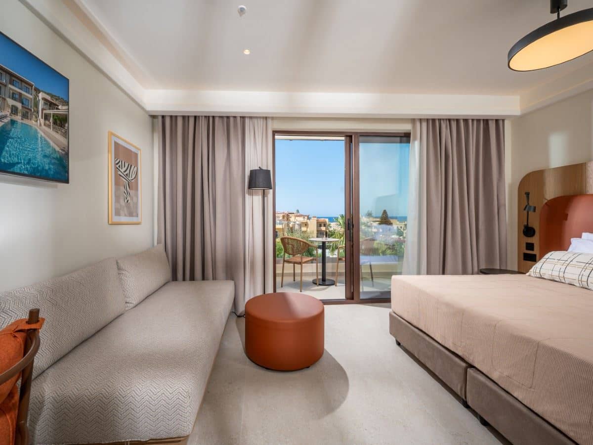 rooms-room-triple-balcony-or-terrace