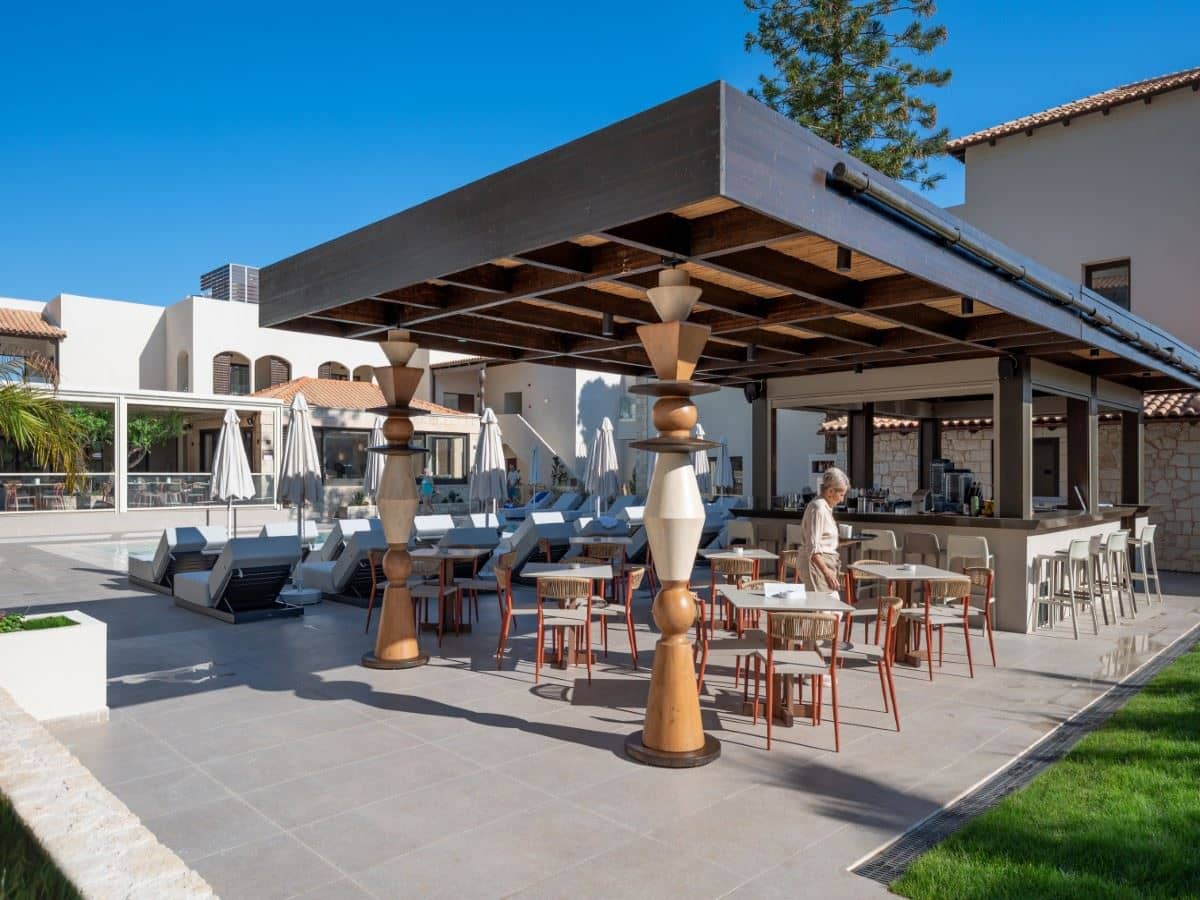 restaurants-romantica-pool-bar