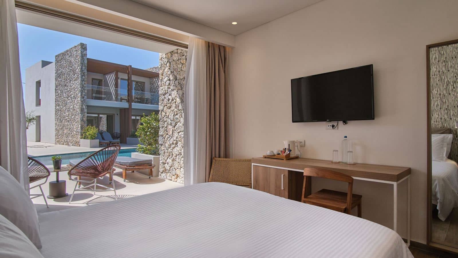 rooms-double-swimup-room
