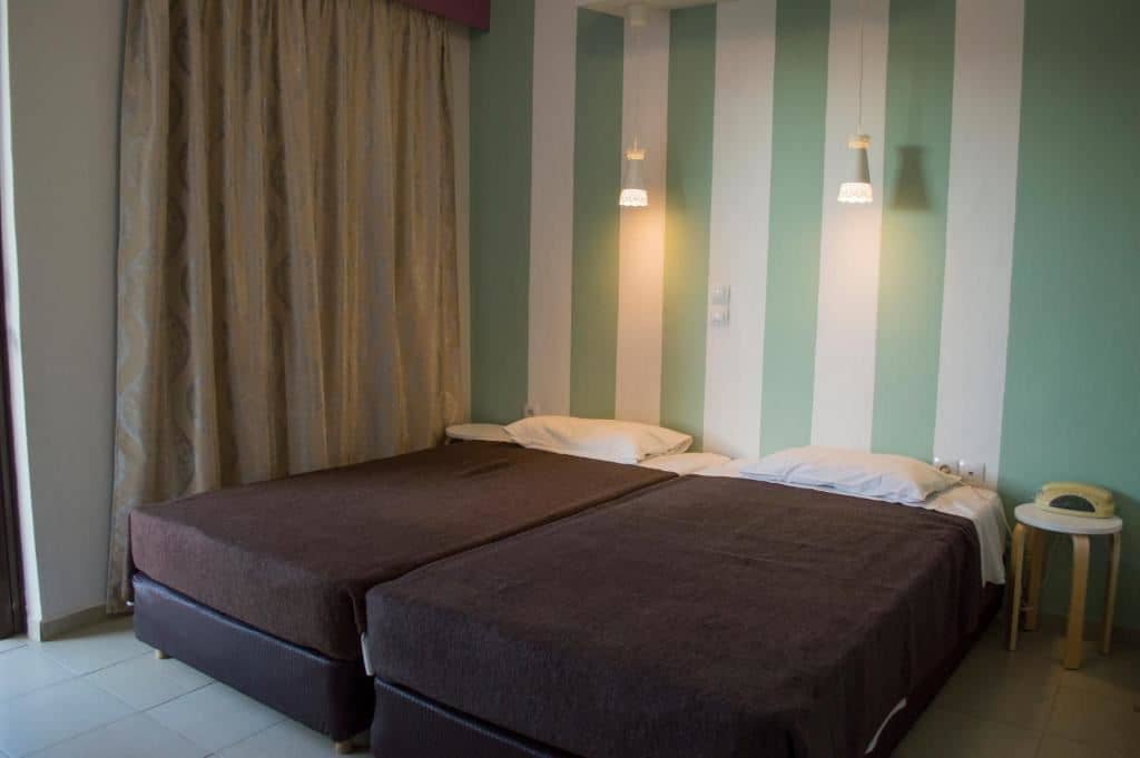 rooms-apartment-1-bedroom-balcony-or-terrace