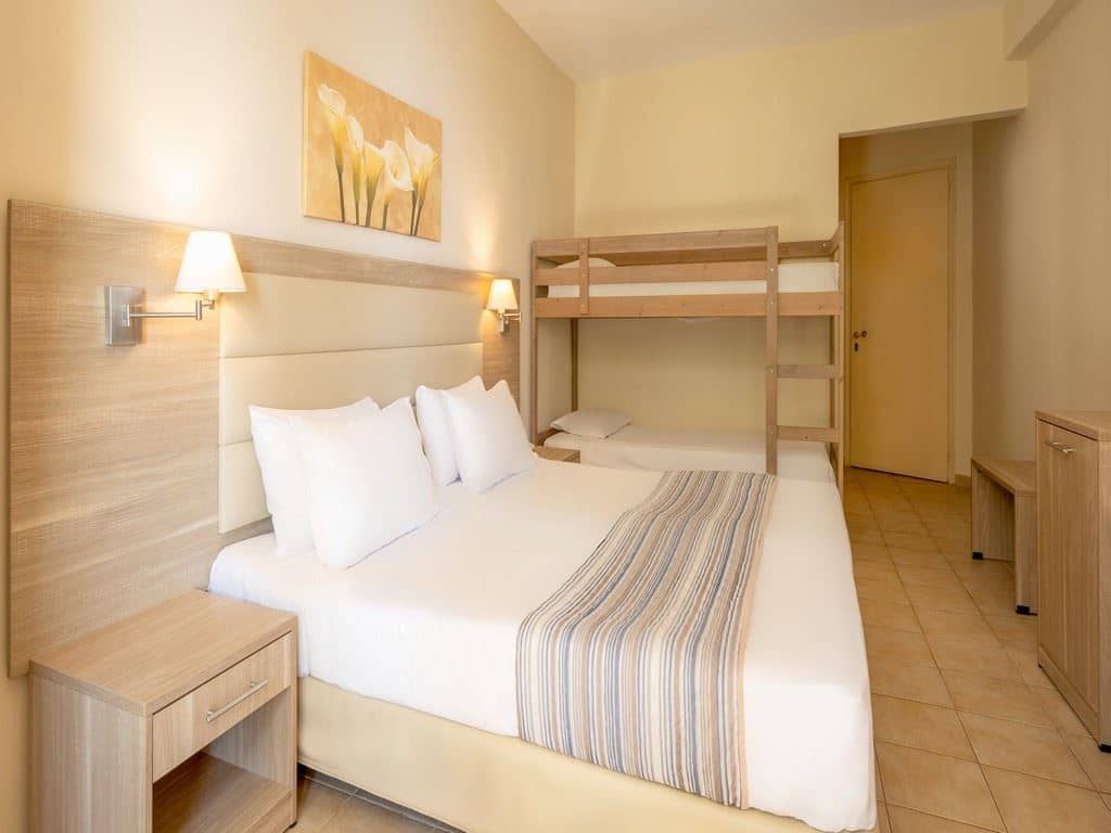rooms-room-double-gardenview