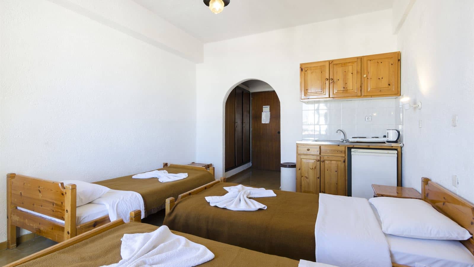 rooms-studio-balcony-or-terrace