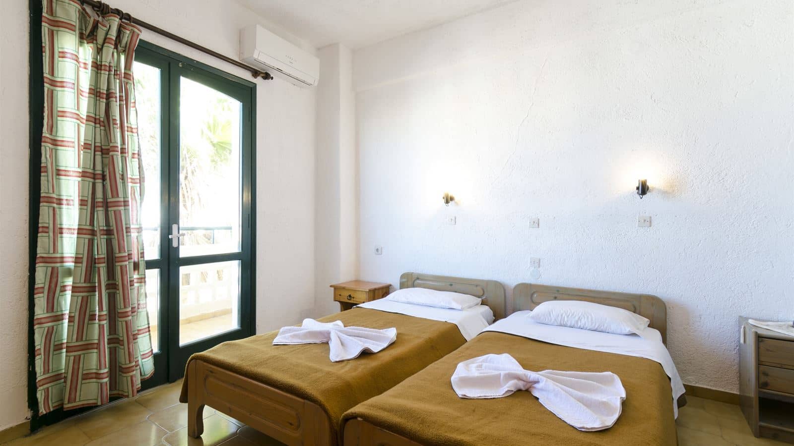 rooms-studio-balcony-or-terrace