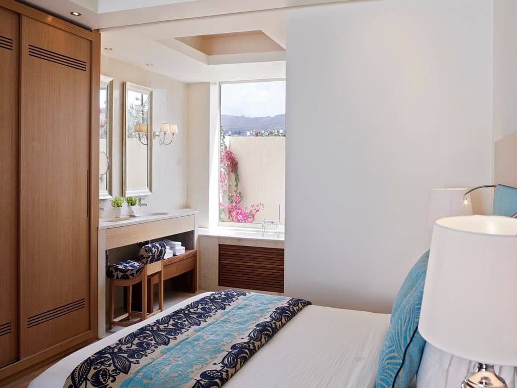 rooms-suite-seaview-with-beach-cabana